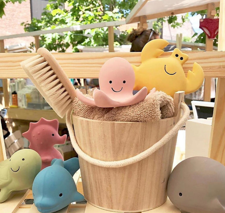 Tikiri

3-in-1 Sonaglio Polpo, Massaggiagengive, Gioco da Bagno, Ocean Buddies, Confezione Regalo - 100% Caucciù Naturale